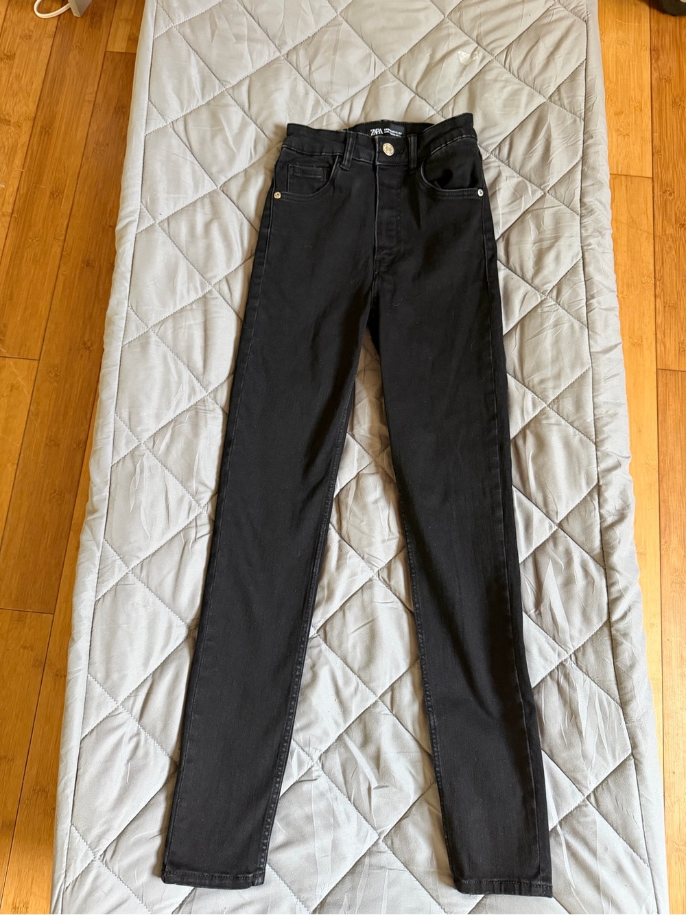 ZARA High-Rise Skinny Jeans in Washed Black – Size US 2 / EUR 34